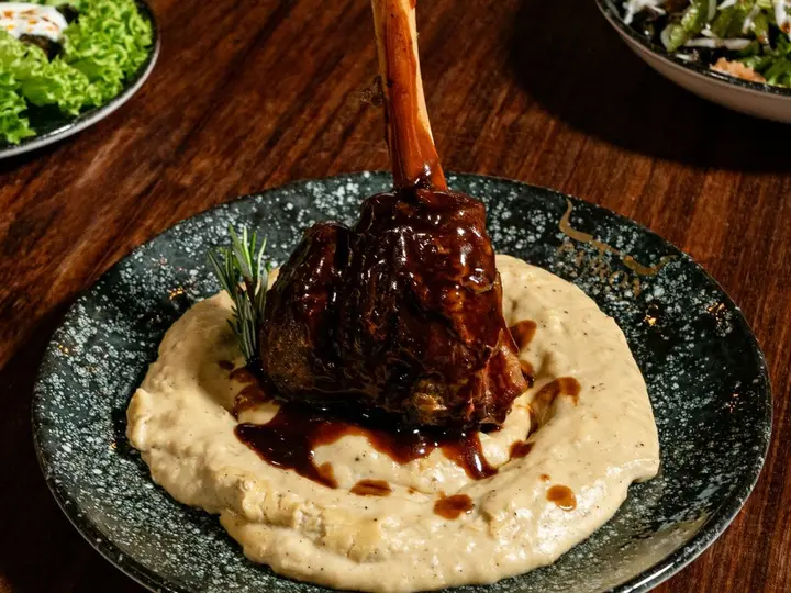 Cordero Braseado 8 Horas con Puré de Batata