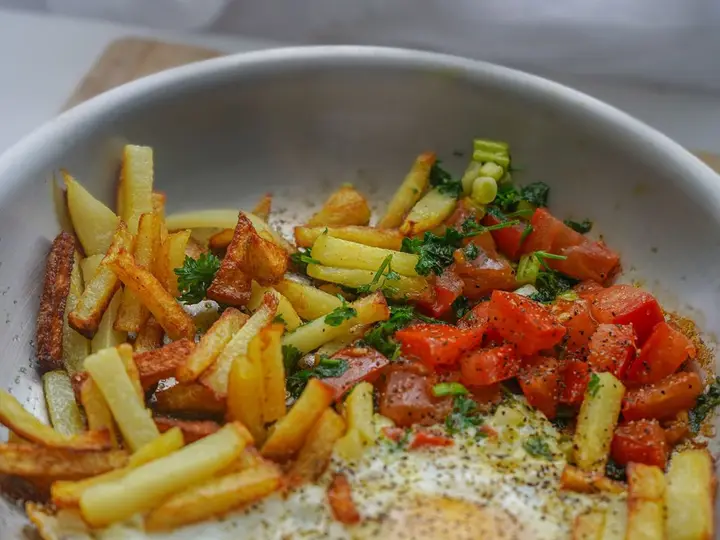 Huevos Rotos con Jamón Crudo & Papas Rústicas