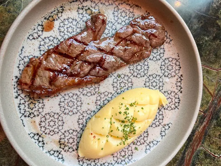 Ojo de Bife Madurado con Puré Rústico