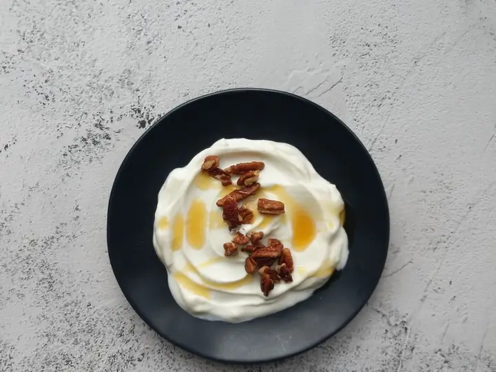 Yogur Griego con Miel de Caña, Frutas & Nueces